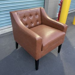 Accent Chairs 