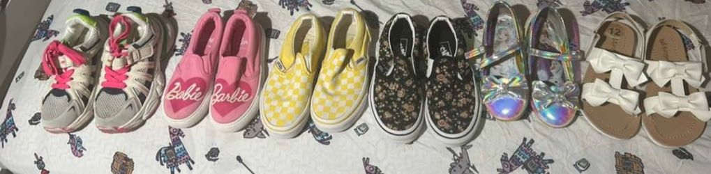 Ropa í zapatos de niña