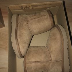 Uggs 8c