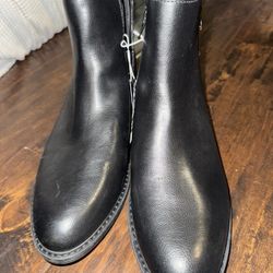 Black women’s boot size 11