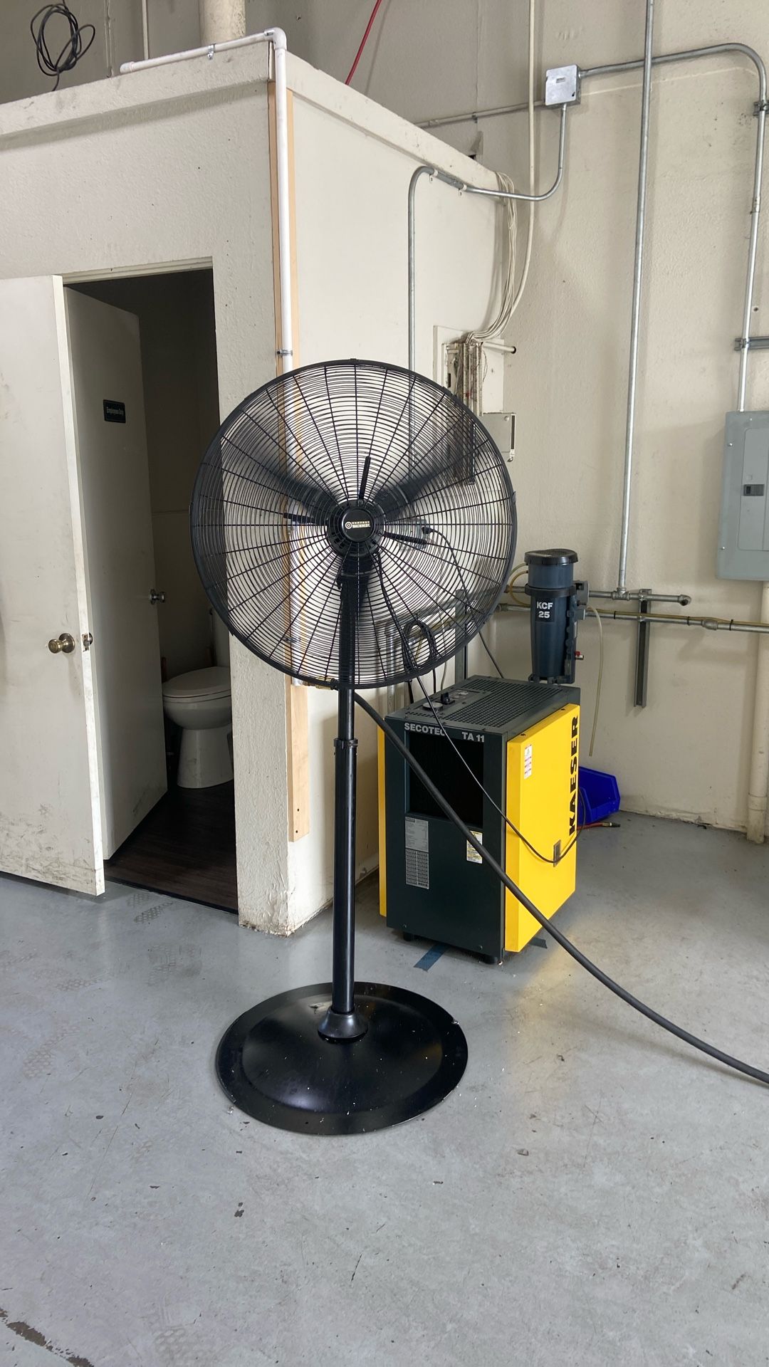CENTRAL MACHINERY 30 in., 3-Speed Pedestal High-Velocity Shop Fan
