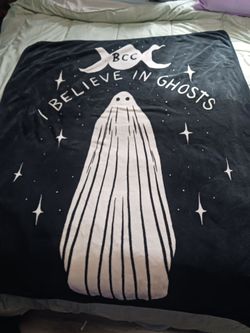 BCC I Believe in Ghosts Fleece Blanket
