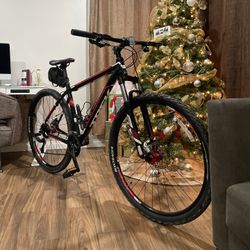 Up for sale is my Trek G2 it’s a 29 inch frame size 19 inch mint condition comes with a bag and pump asking $500 or best offer pick up only no trades