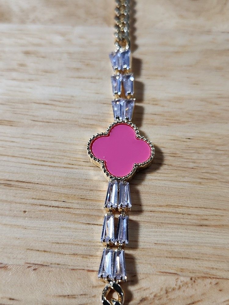 Elegant Stylish Pink Women's Clover Bracelet