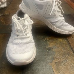 Vionic Shoes Size 8.5 (I only accept cash.)