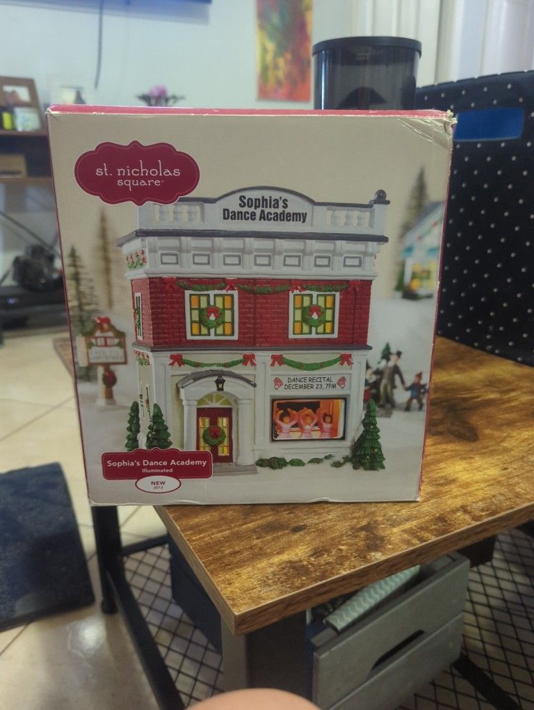 Christmas Decoration: Sophia's Dance Studio