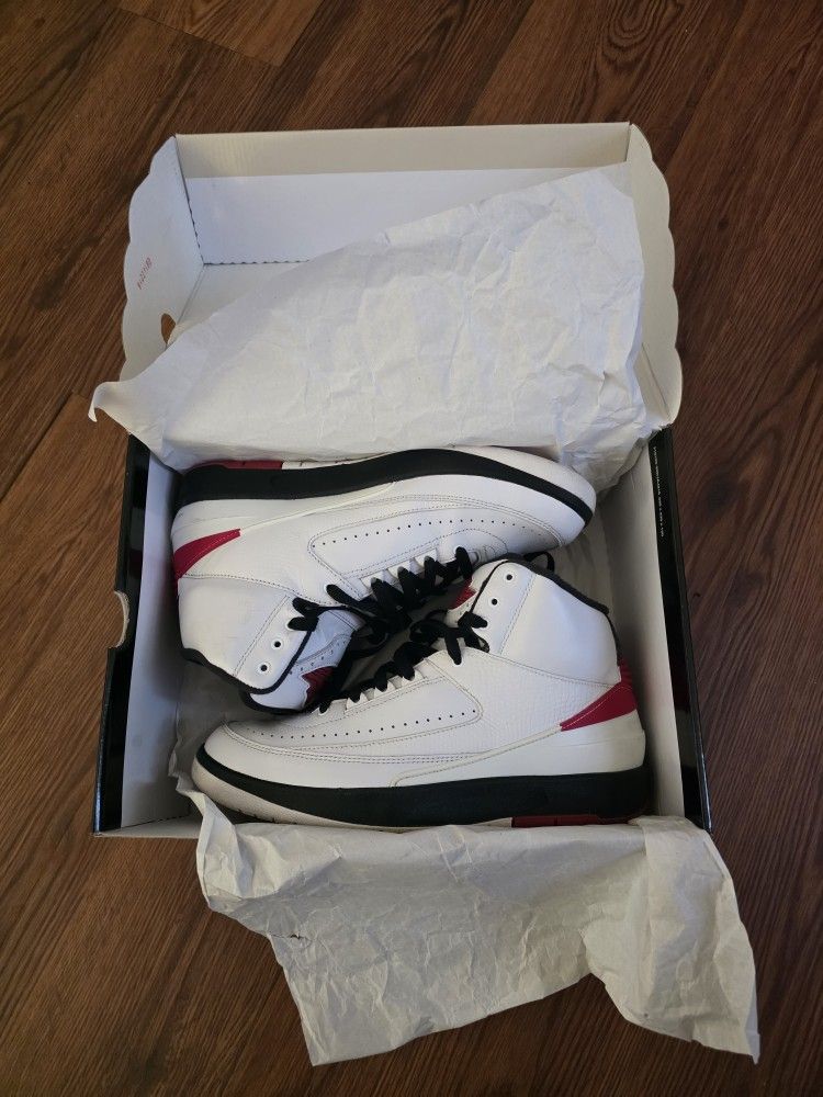 Nike Air Jordan II Retro 2 Chicago 2022 SIZE 9 | White Off Red Varsity Black