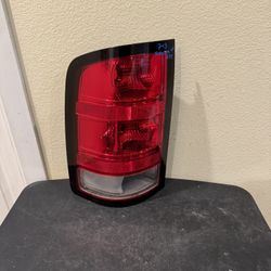 2007 To 2013 CHEVY SILVERADO TAIL LIGHT LH