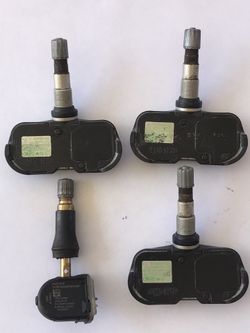 Set of 4 TPMS tire pressure sensors for Toyota, used.