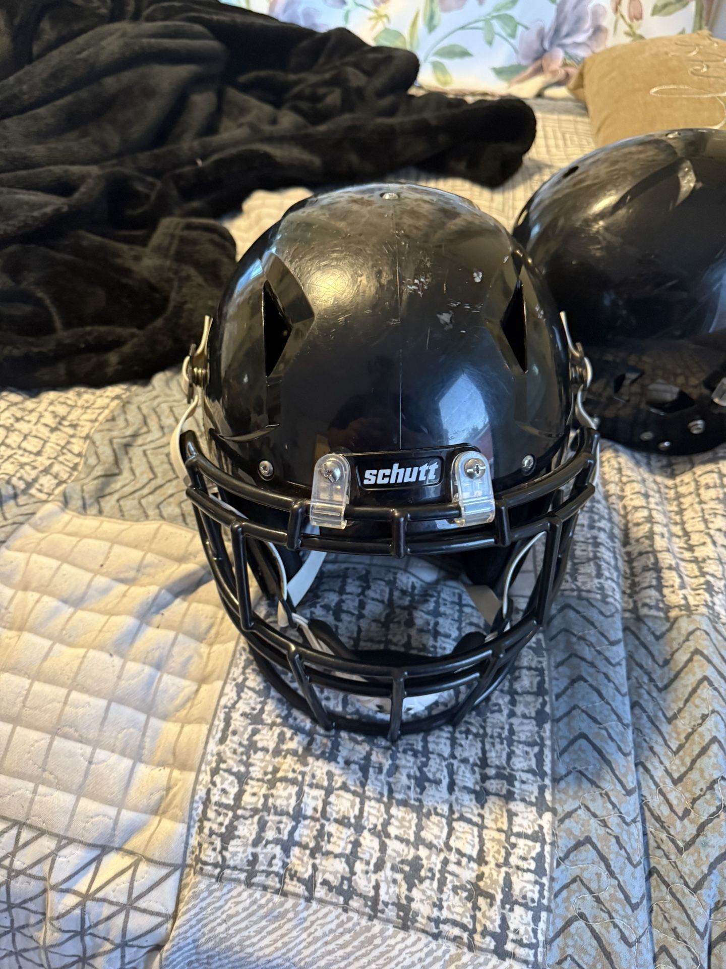 Schutt Vengeance Football Helmet Size XL