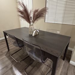 Expandable Dining Table 