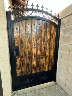 Side gate