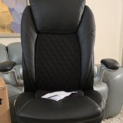 Office 
Manager Chair
