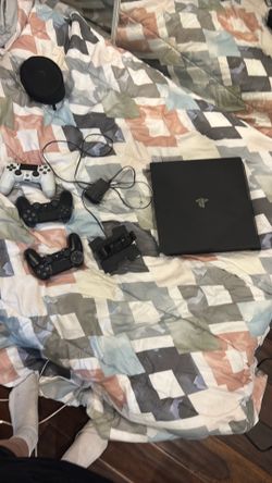Ps4 with 3 controllers and controller charger