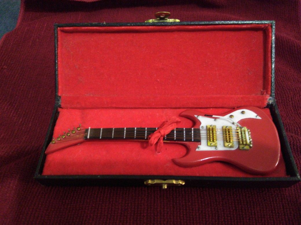 MINIATURE ELECTRIC GUITAR