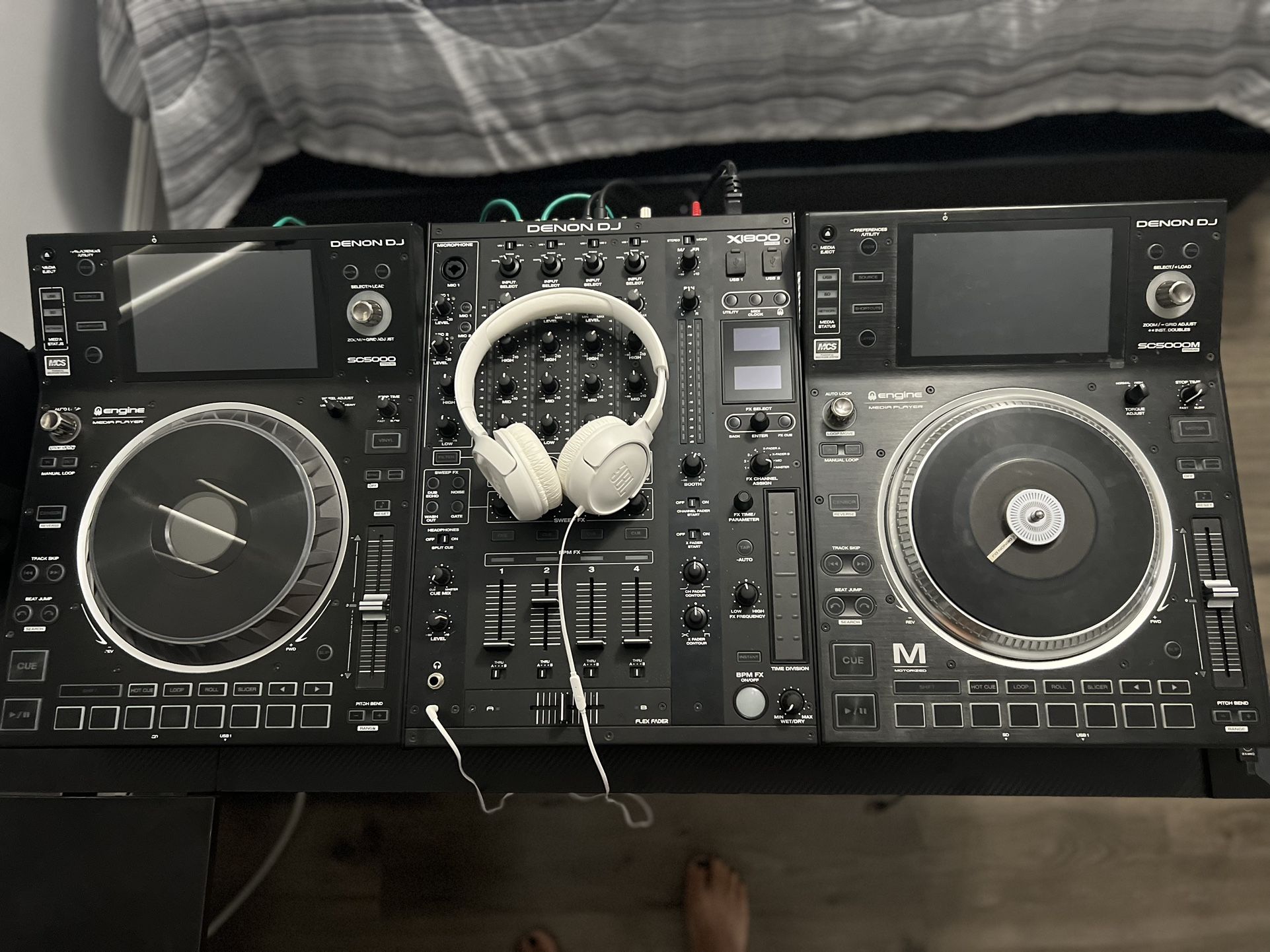 2 Denon SC 5000 & Mixer