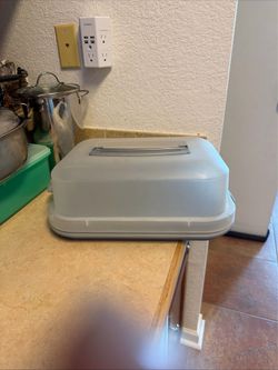 Cupcake tray holder