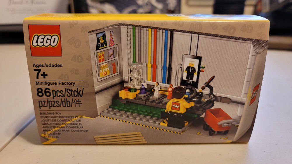 LEGO Minifigure Factory. Rare, limited item. 2 Left!!