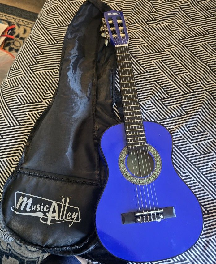 Music Alley Guitar Small 