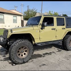 2013 Jeep Wrangler Unlimited Low Miles