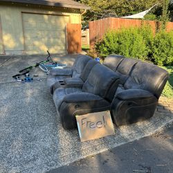 Free Stuff. Nice Couch Set!