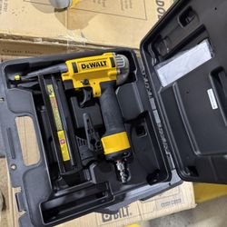 18-Gauge Pneumatic Brad Nailer