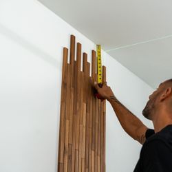 Madera teka termotratada para paredes interiores