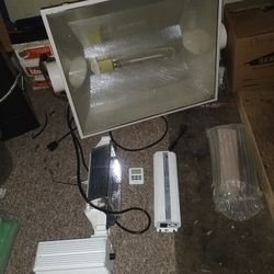 Ganga Grow Lights. All Pieces. 75$ Obo.