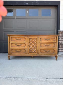 Gorgeous Thomasville Mid-Century Dresser