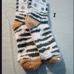 2 Pairs of Soft Fuzzy Socks