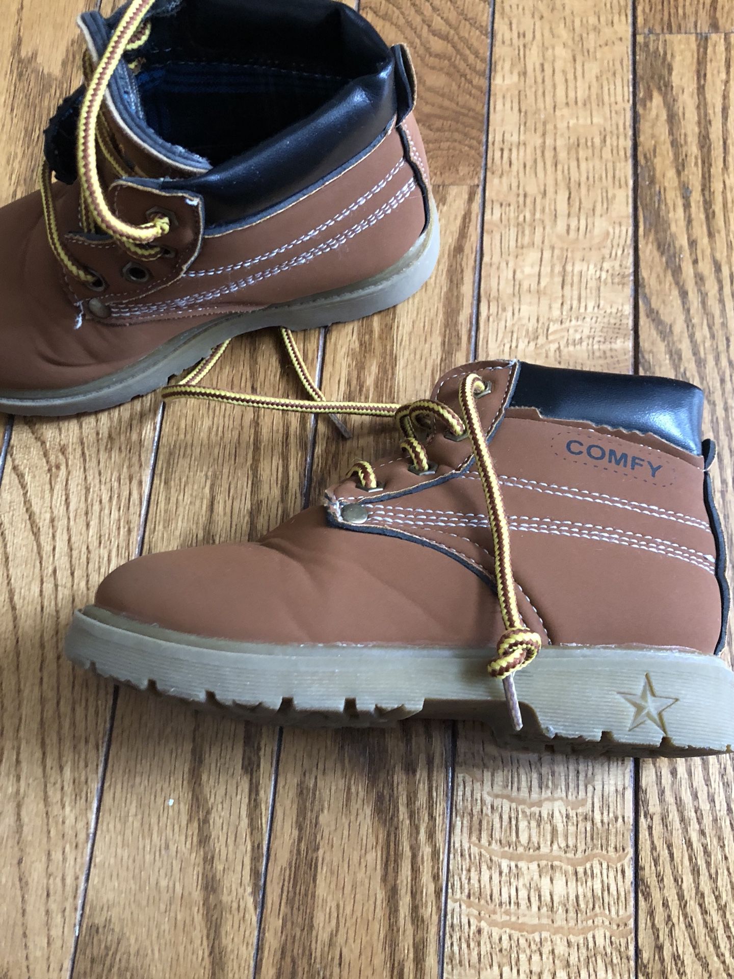 Toddler boots size 10/11