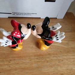 Salt And Pepper Shakers Mickie Mouse
