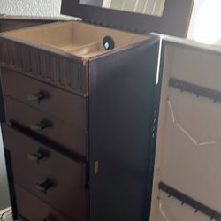 Stand Up jewelry box