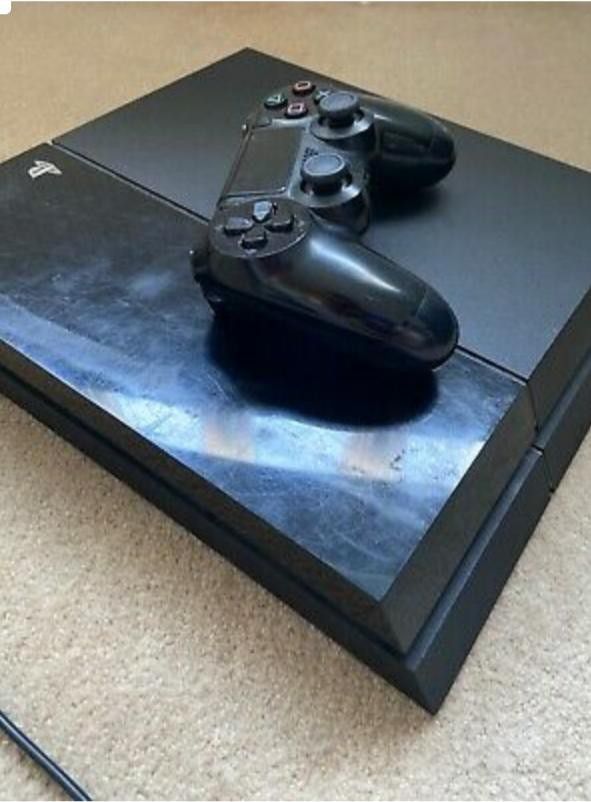 Free Ps4, 500gb with one controller