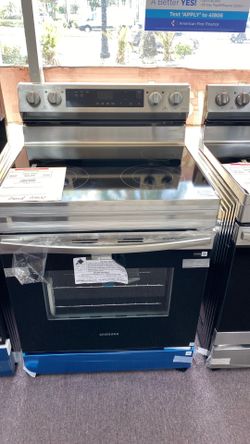 Samsung 6.3 cu. ft. Smart Freestanding Electric Range with Steam Clean