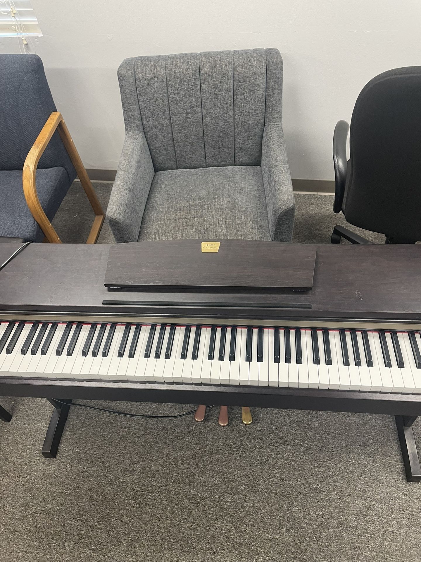 Yamaha Clavinova CLP-320 Digital Keyboard