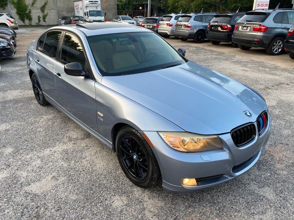 2010 BMW 328i XDrive /// 
with Black Rims - Aftermarket touchscreen HeadUnit -Rearview Camera 

FINANCING AVAILABLE THROUGH LENDERS!
CLEAN CARFAX!
CLE