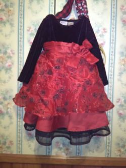 Gorgeous size 4T holiday dress. Used twice.
