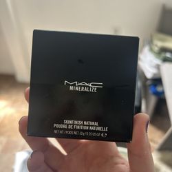 Never used MAC Mineralize Skinfinish Powder and 135S brush
