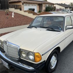 1982 Mercedes-Benz 240