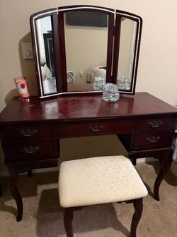 Mirror vanity set