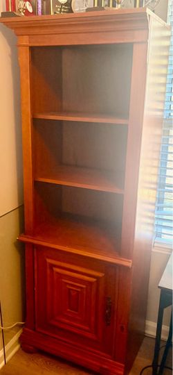 Set of display cases/bookshelves