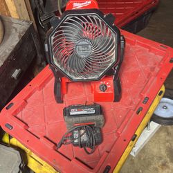 Milwaukee M18 Job site Fan With M18 High Output 8.0 Battery 