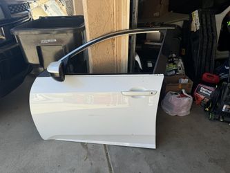 2018 Honda Civic Driver Door