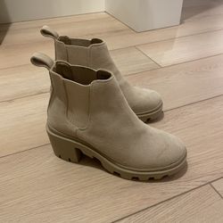 Women’s Steve Madden Boots (Size 4.5)