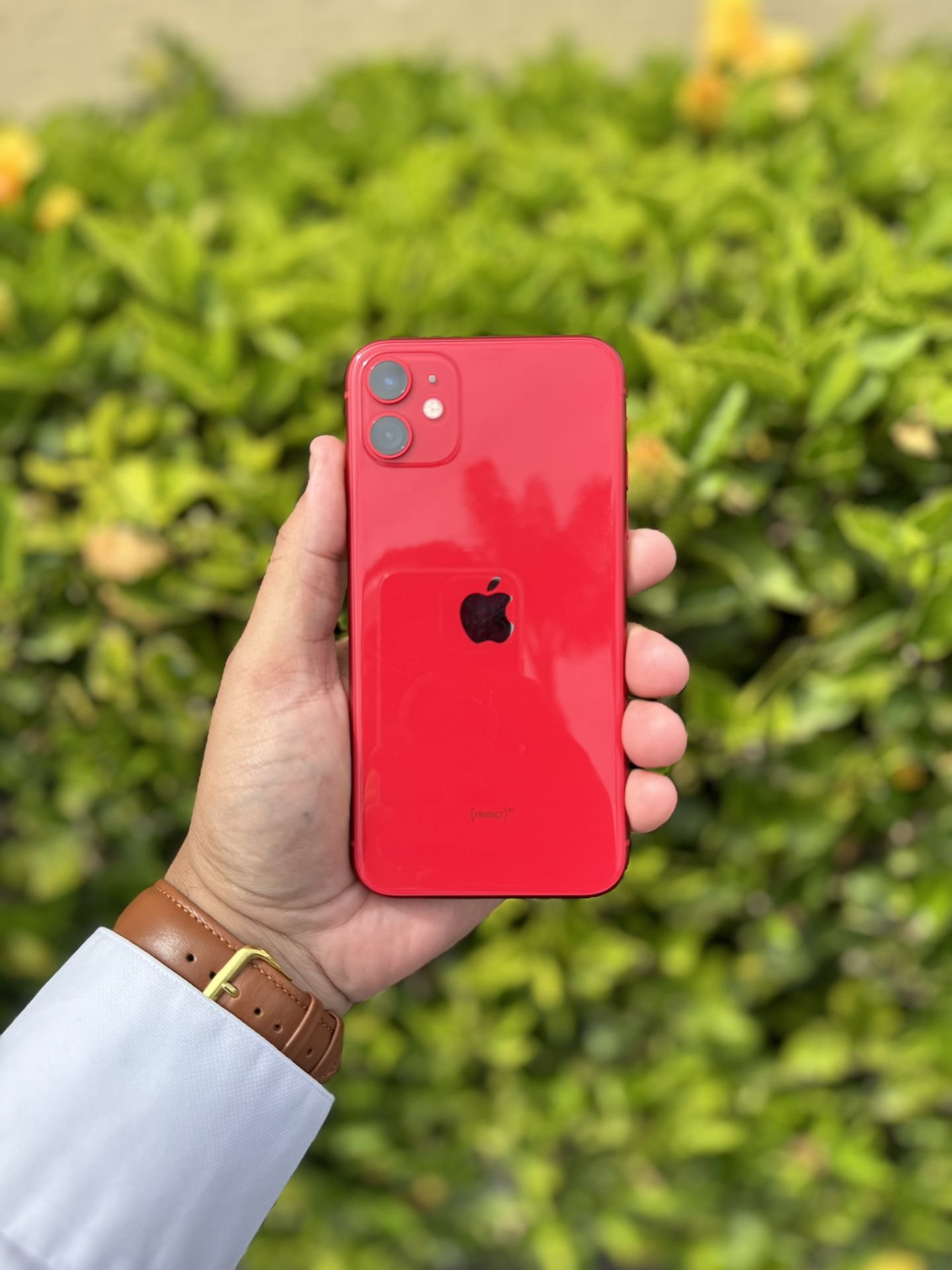iPhone 11 red  64 GB UNLOCKED. USE ANY CARRIER. Pristine  Like New! condition| 100% battery health. Hablo espanol   
