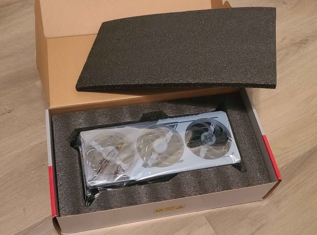 ASRock Steel Legend Radeon
RX 9070 XT