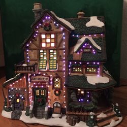 Lighted Ski House for your Christmas Display!