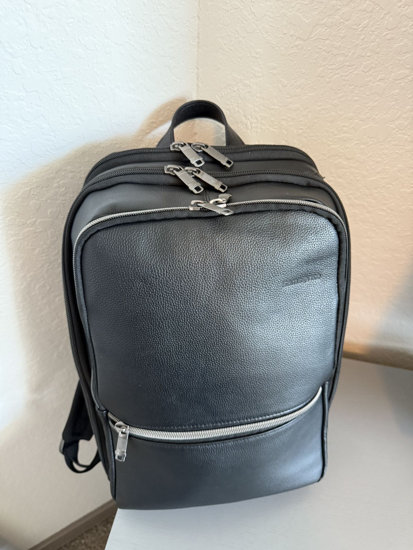 Samsonite Classic Leather Slim Backpack
