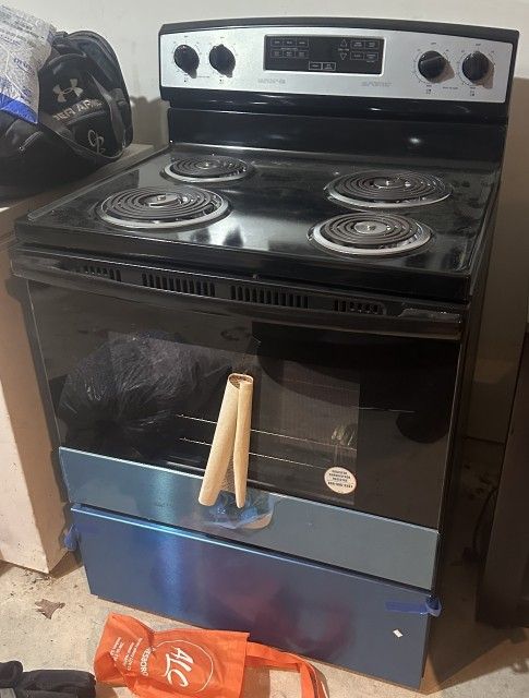 Brand NEW Electric Stove Never Used $600 In The store Selling For $300
